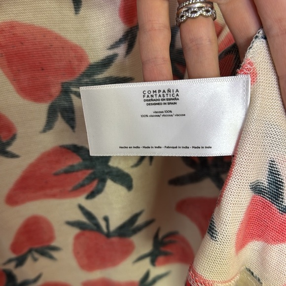 Campania Fantastica Large Strawberry Print Cardigan - Picture 7 of 7